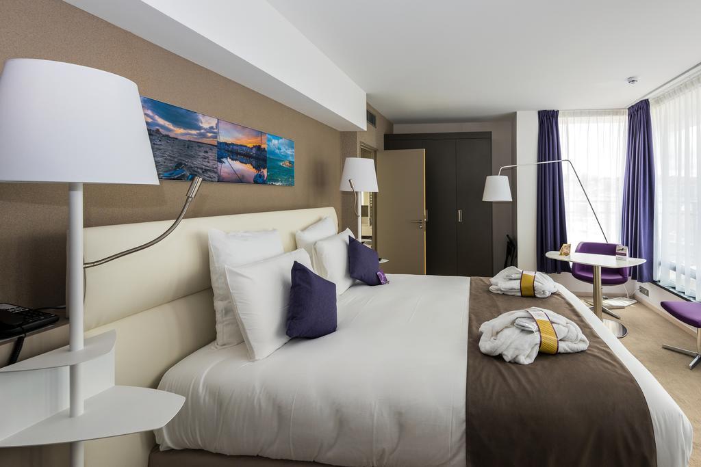 Hotel Mercure Centre Port 4*