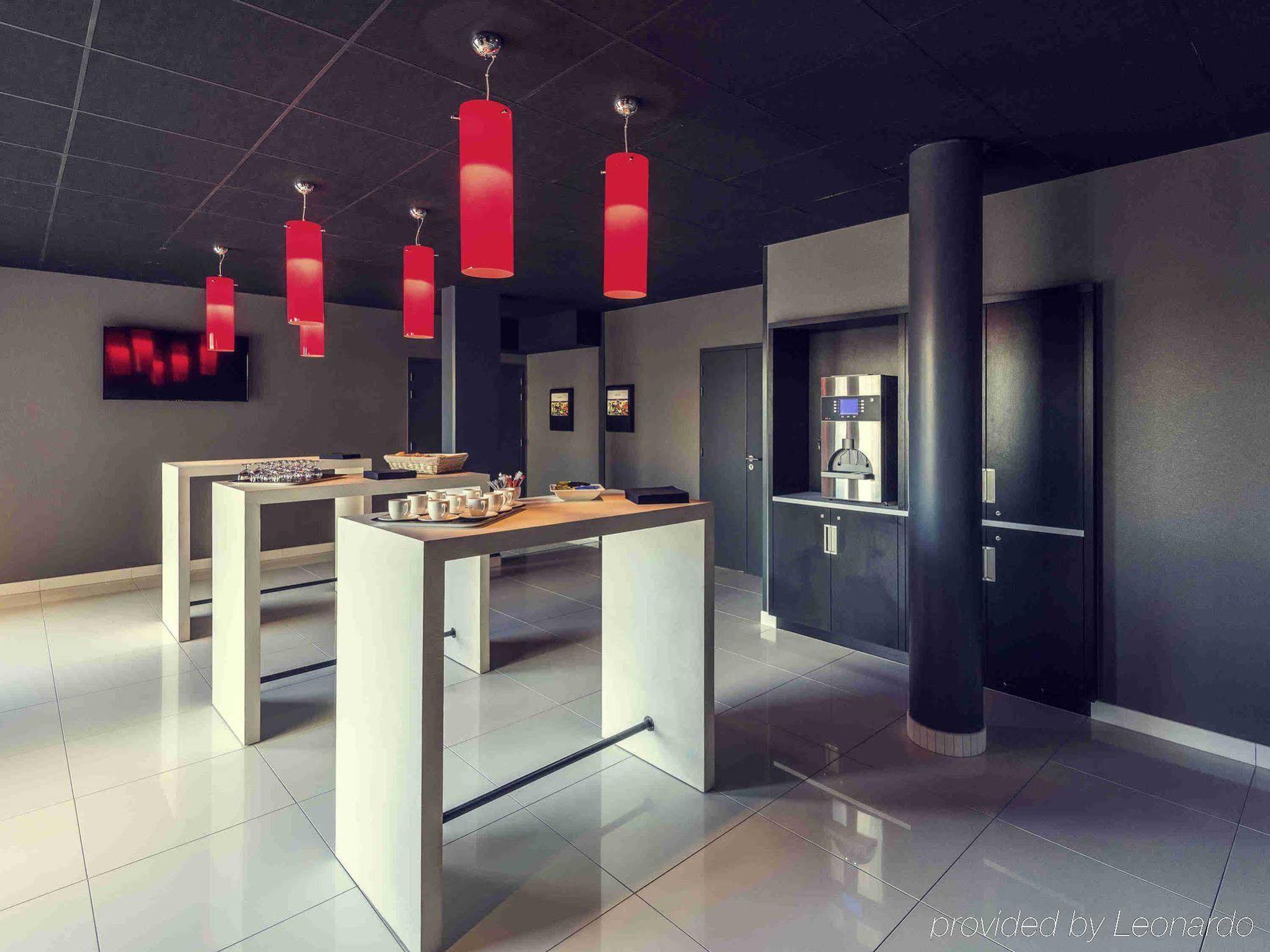 Mercure Centre Port 4*